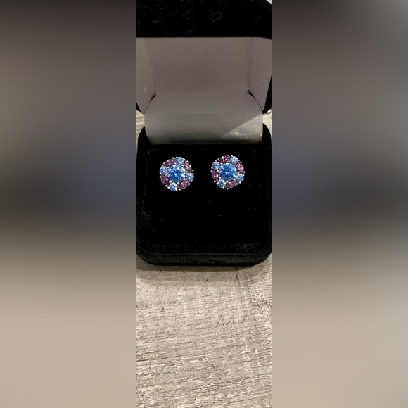 🔥🔥GORGEOUS 925 CZ SIGNED AJ BLUE TOPAZ AND PURPLE AMETHYST CLUSTER STUDS🔥🔥 - Picture 2 of 7